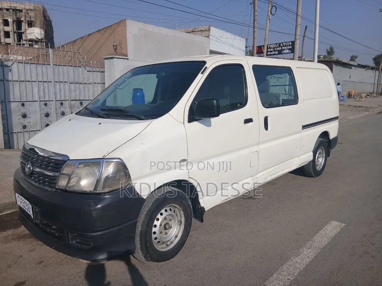 Toyota HiAce 2011 White