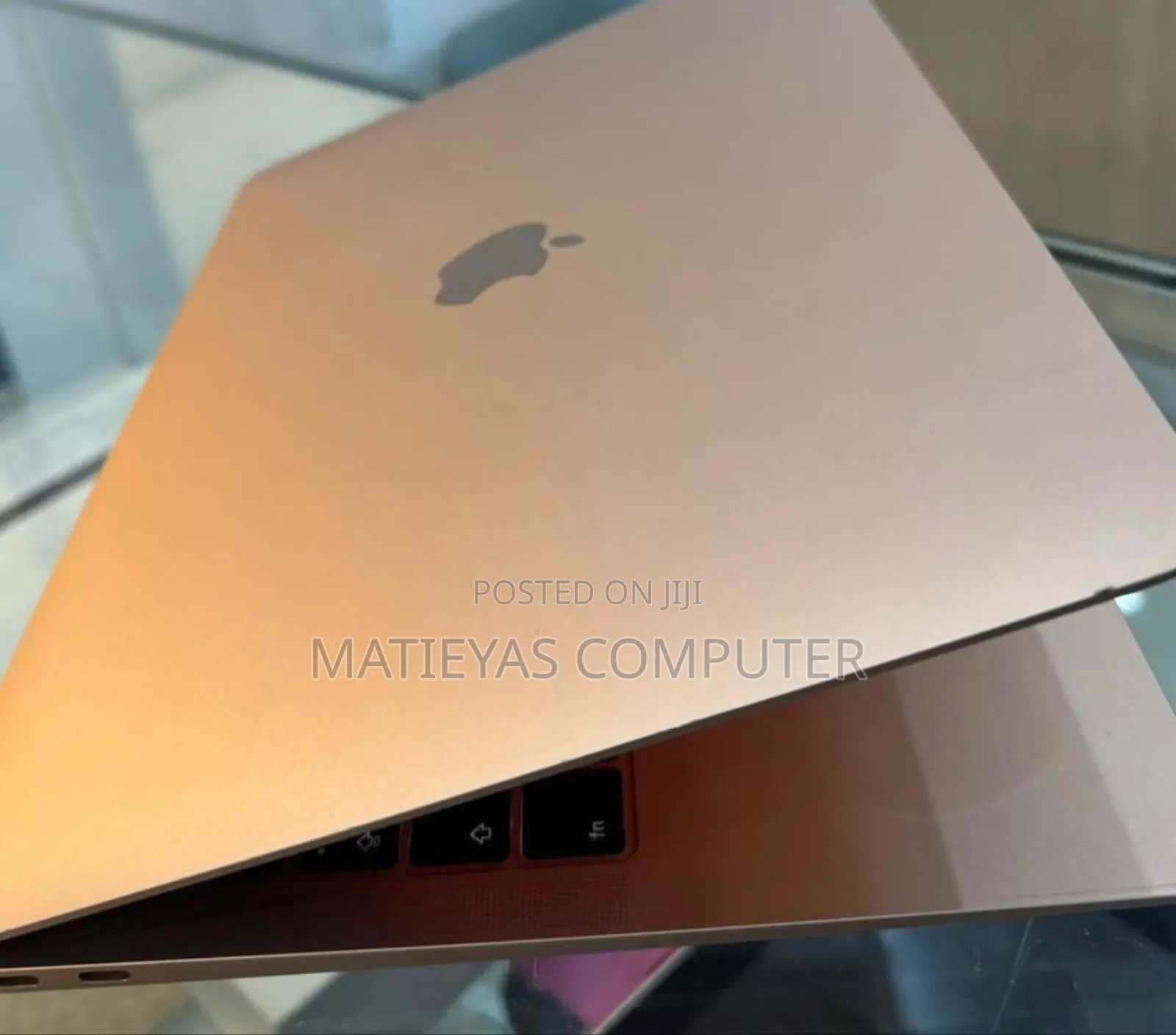New Laptop Apple MacBook Pro 2019 8GB Intel Core i5 SSD 256GB