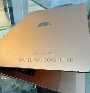 New Laptop Apple MacBook Pro 2019 8GB Intel Core i5 SSD 256GB