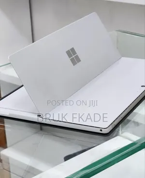 New Laptop Microsoft Surface 8GB Intel Core I7 SSD 256GB