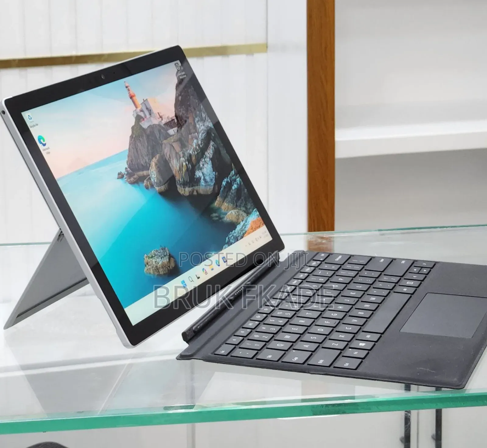 New Laptop Microsoft Surface 8GB Intel Core I7 SSD 256GB