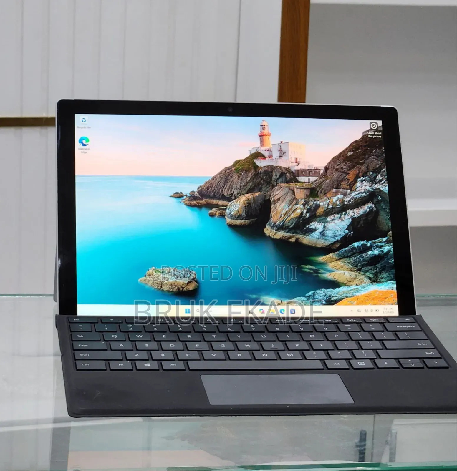 New Laptop Microsoft Surface 8GB Intel Core I7 SSD 256GB