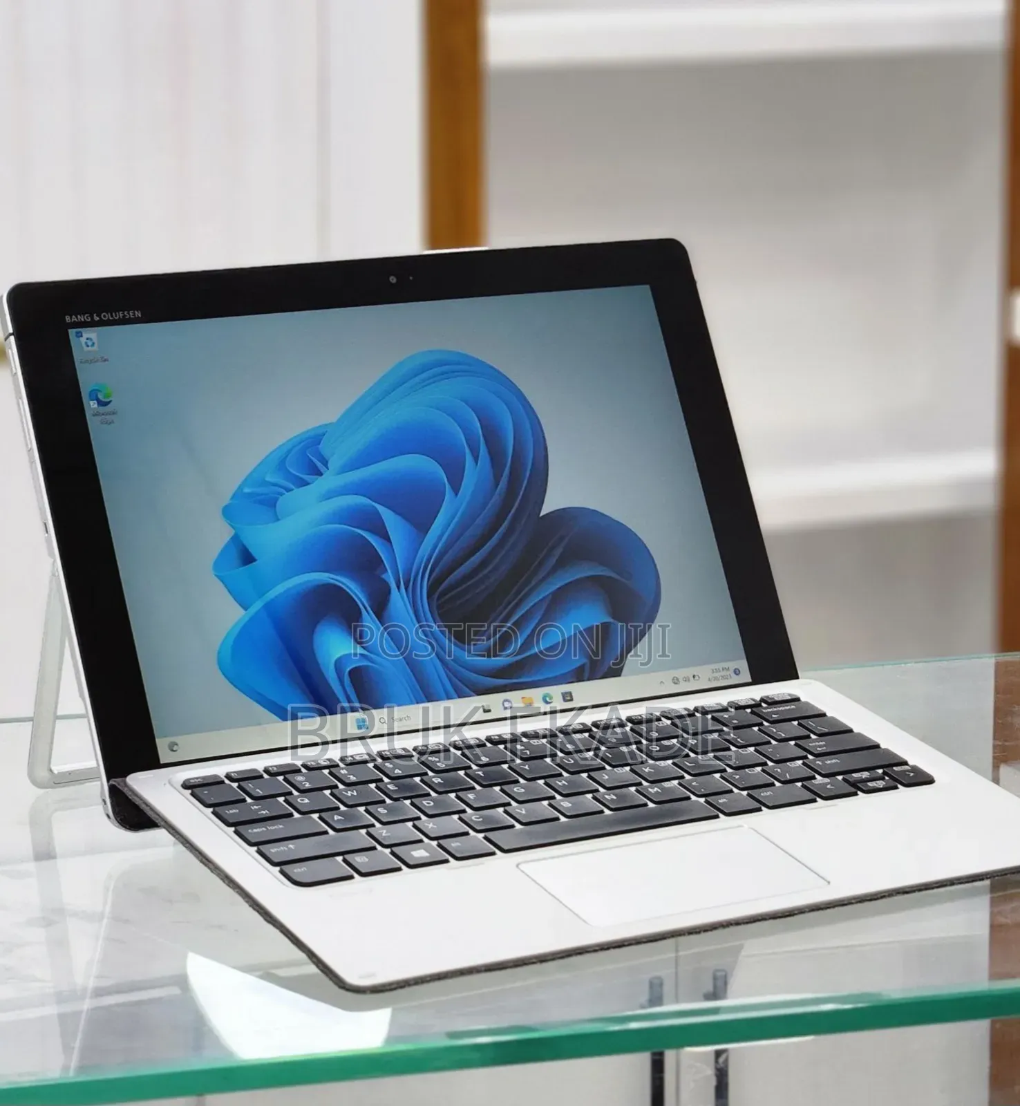 New Laptop HP X2 8GB AMD Ryzen 7 SSD 256GB