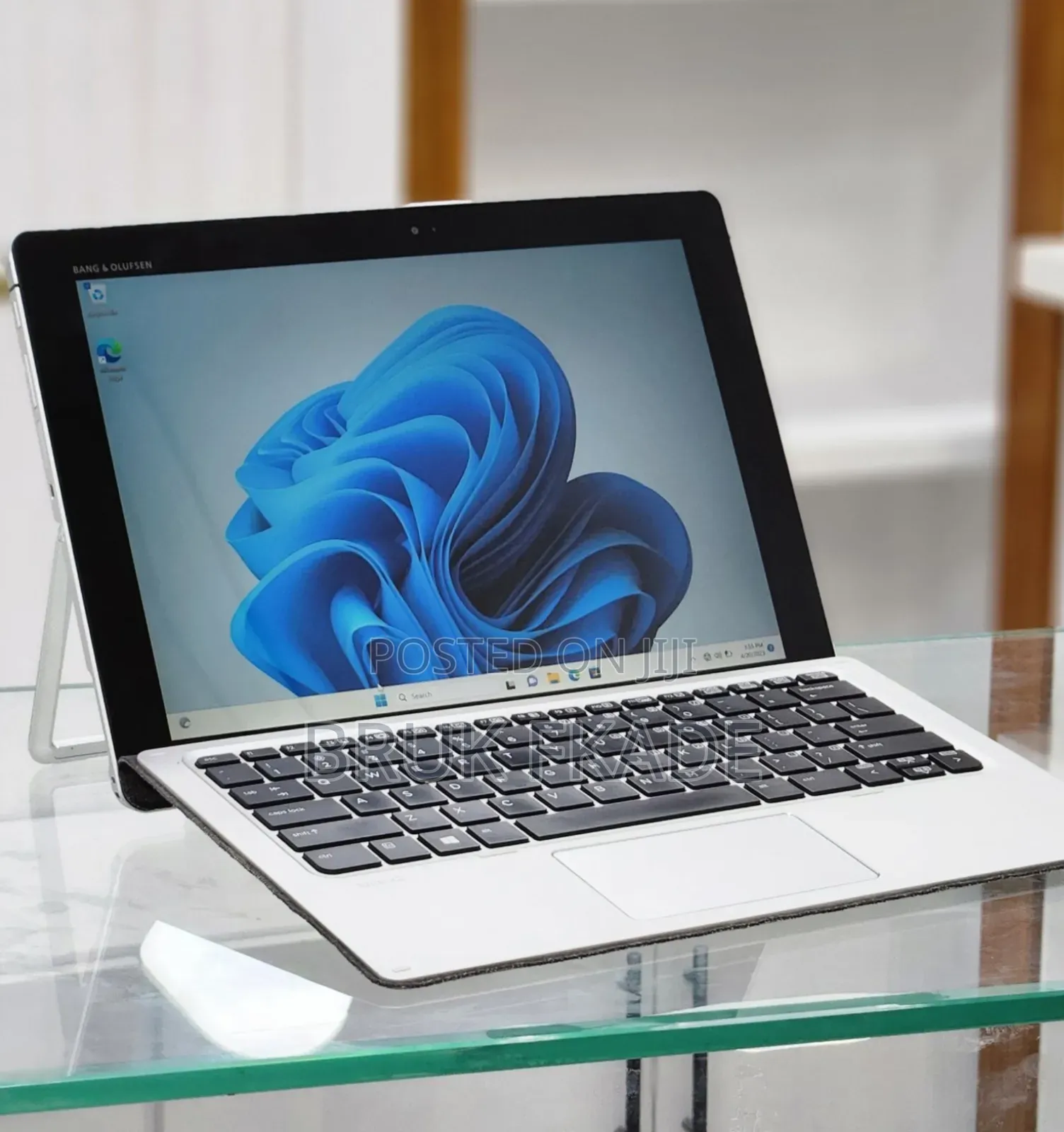 New Laptop HP X2 8GB AMD Ryzen 7 SSD 256GB