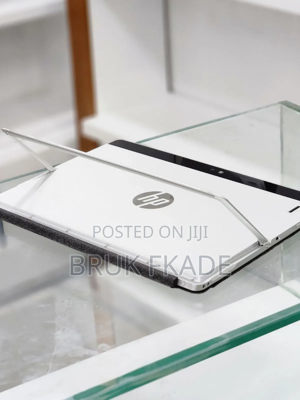 New Laptop HP X2 8GB AMD Ryzen 7 SSD 256GB