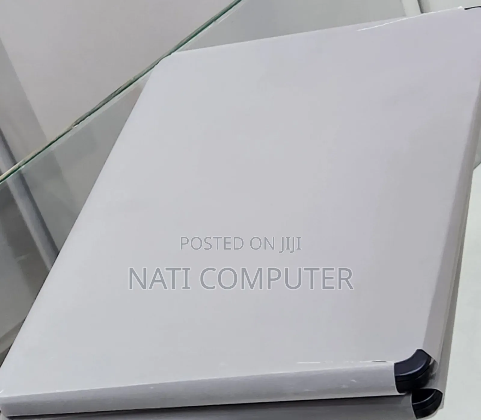 New Laptop Apple MacBook Air 2025 M4 13-Inch 16GB Apple M4 SSD 256GB