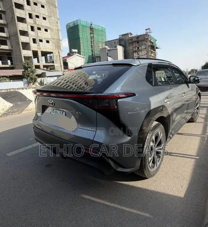 Toyota bZ4X XLE AWD 2024 Gray