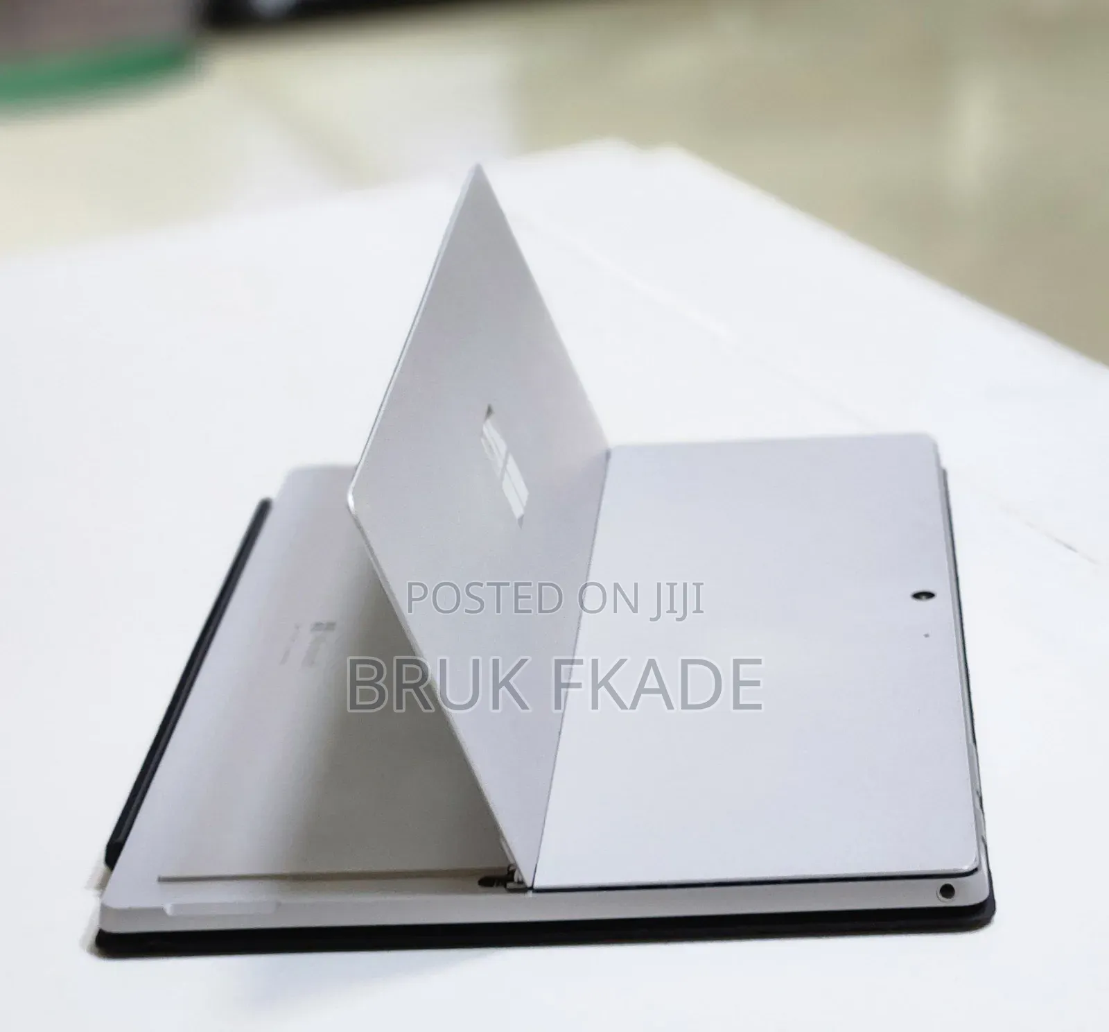 New Laptop Microsoft Surface Pro 7 8GB Intel Core I7 SSD 256GB