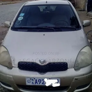 Toyota Vitz 2002 Silver