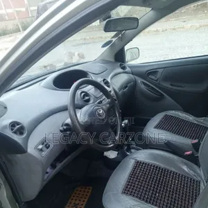 Toyota Vitz 2002 Silver