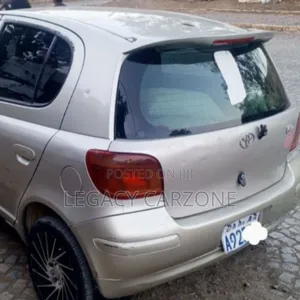 Toyota Vitz 2002 Silver