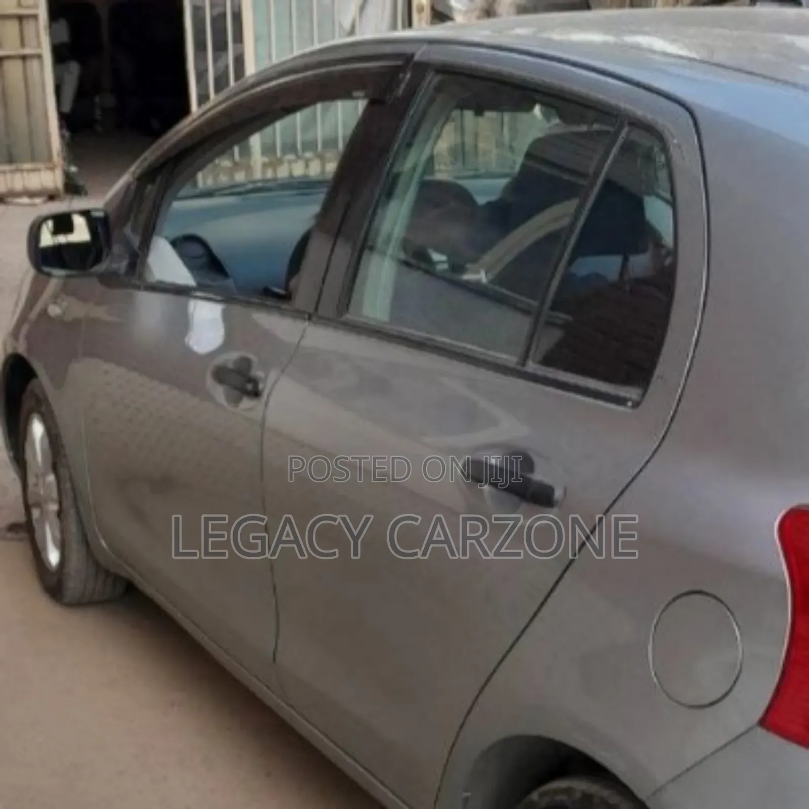 Toyota Vitz 2002 Silver