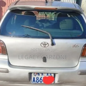 Toyota Vitz 2004 Silver