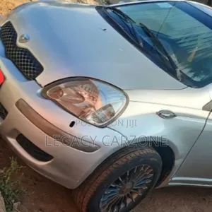 Toyota Vitz 2004 Silver