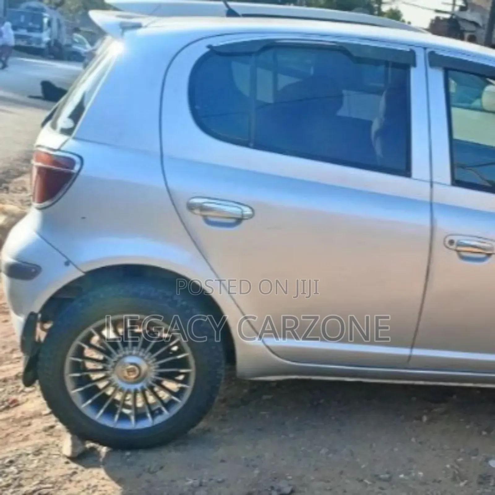 Toyota Vitz 2004 Silver
