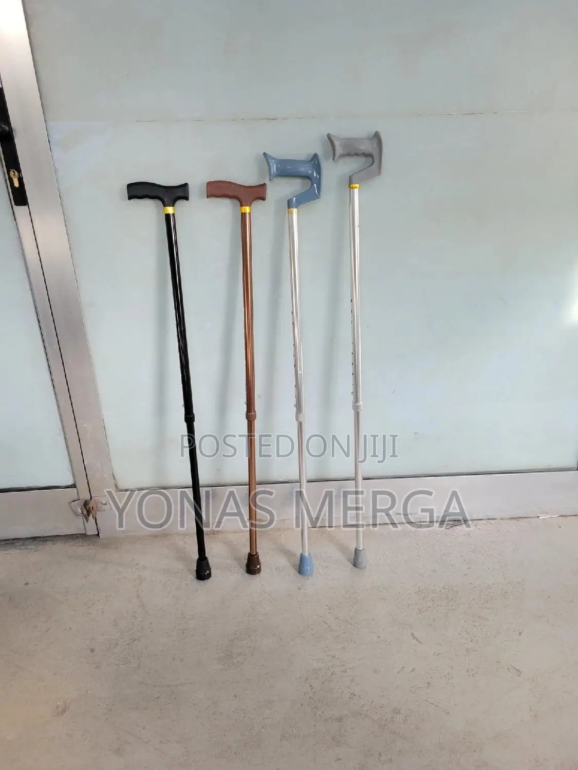 Adjustable Walking Stick疚弗ideal for Travelling.Comes in Various Styles