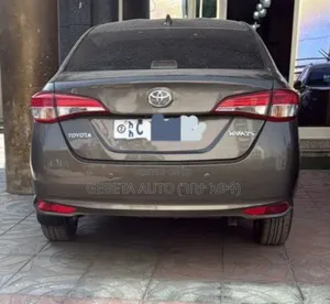 Toyota Yaris 2021 Gray