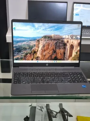New Laptop HP Stream Notebook 8GB Intel Core I5 SSD 1T