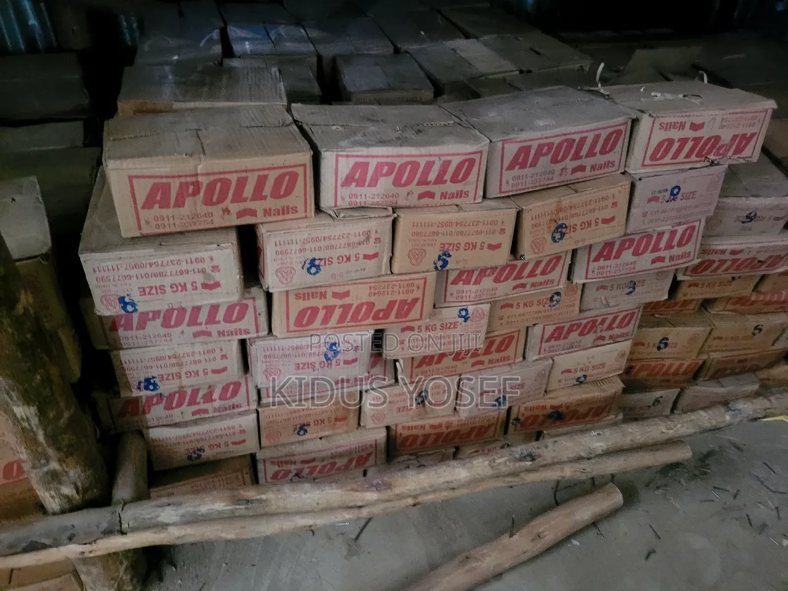 ሚስማር በ Apoloe