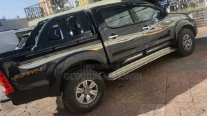 Toyota Hilux 2012 Black