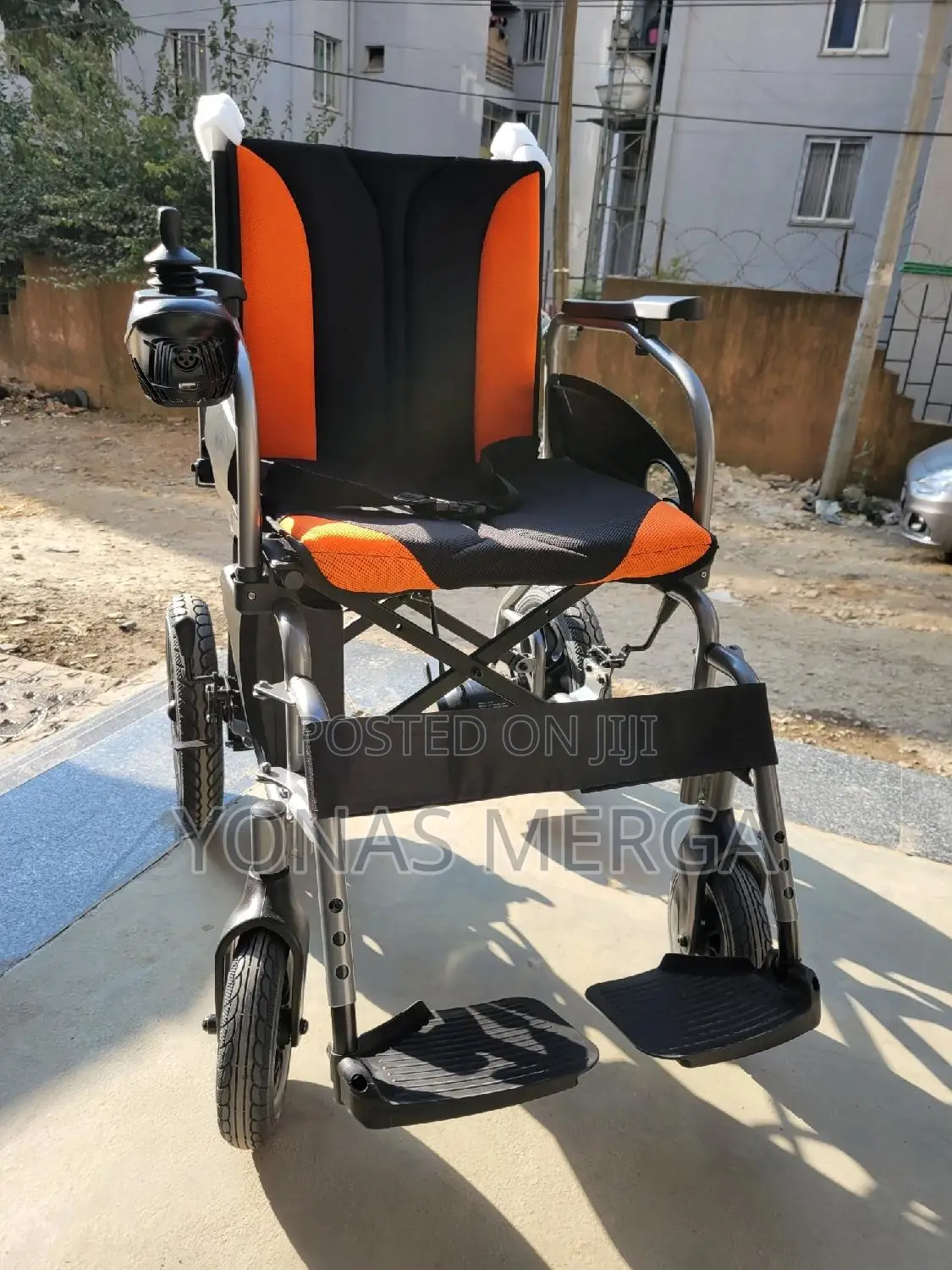 Motorized Wheelchair, One-Click Mute Function and Sos Alert Button
