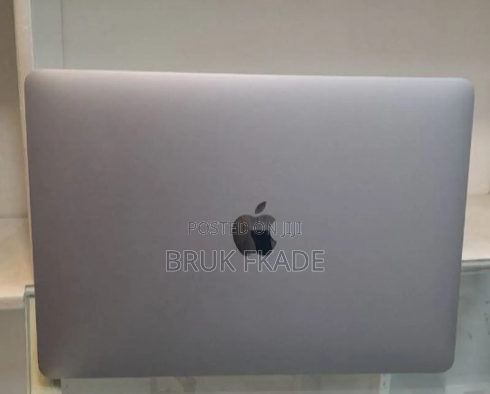 New Laptop Apple MacBook Pro 2020 8GB Intel Core I5 SSD 256GB