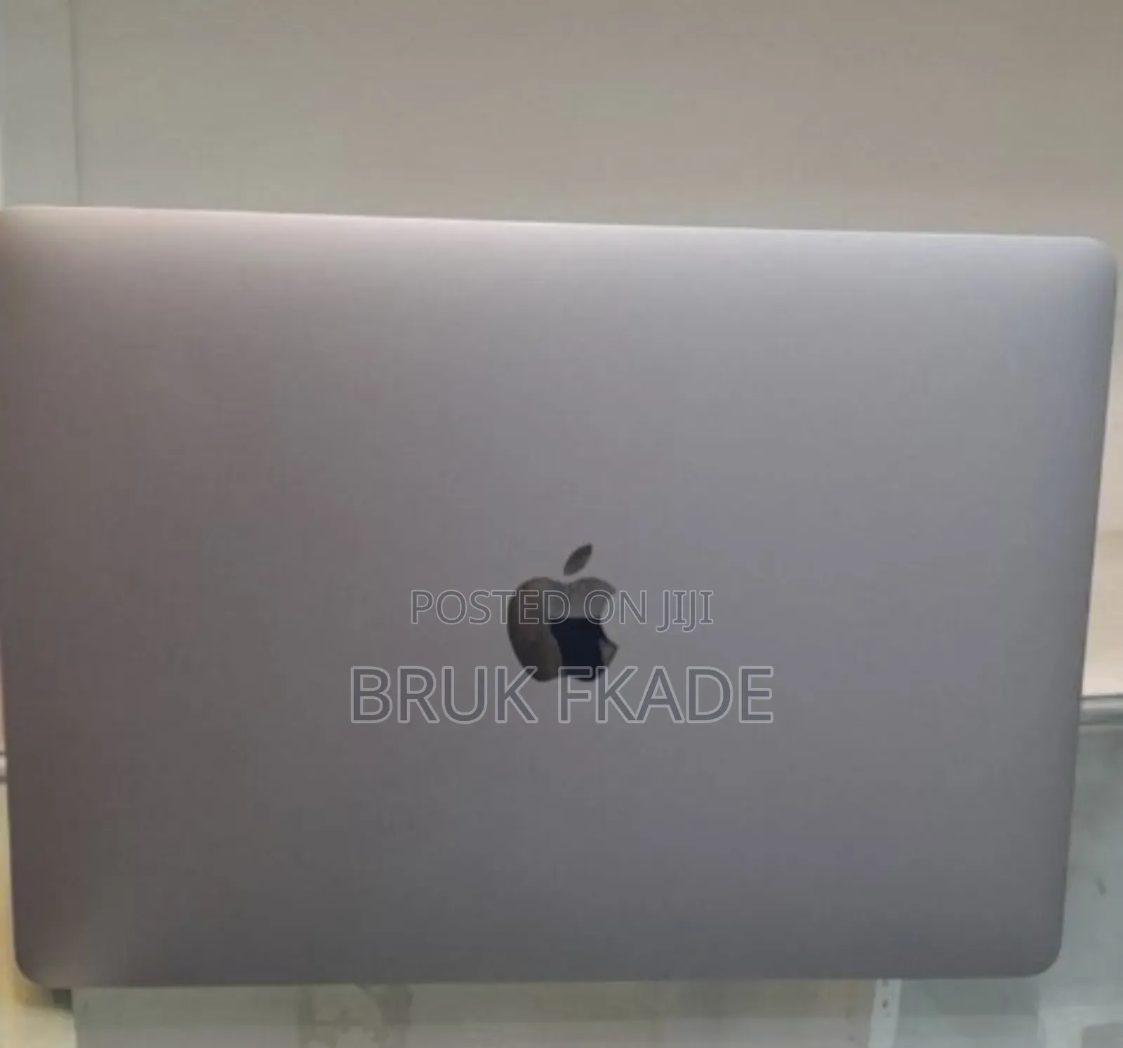 New Laptop Apple MacBook Pro 2020 8GB Intel Core I5 SSD 256GB