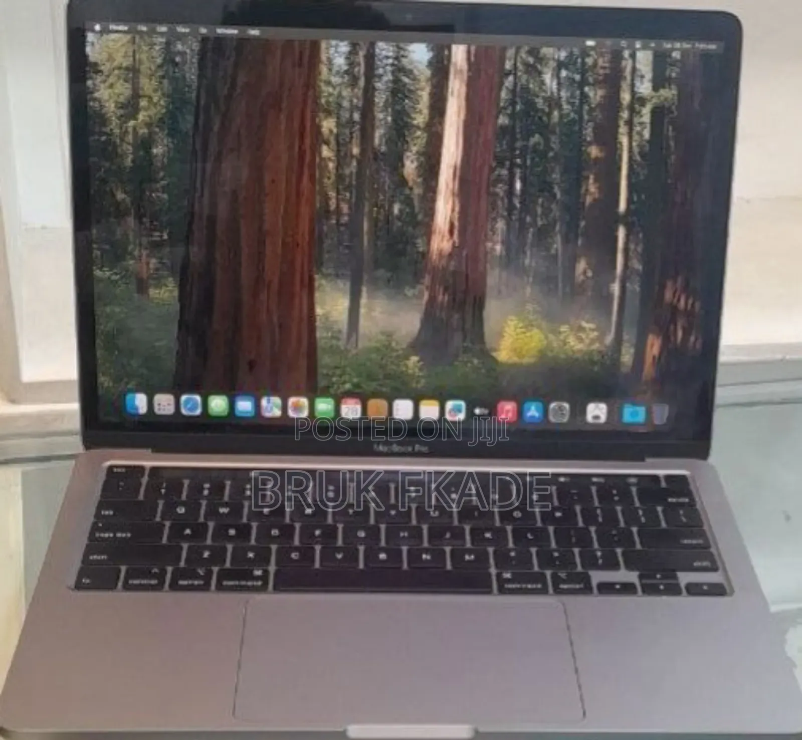 New Laptop Apple MacBook Pro 2020 8GB Intel Core I5 SSD 256GB