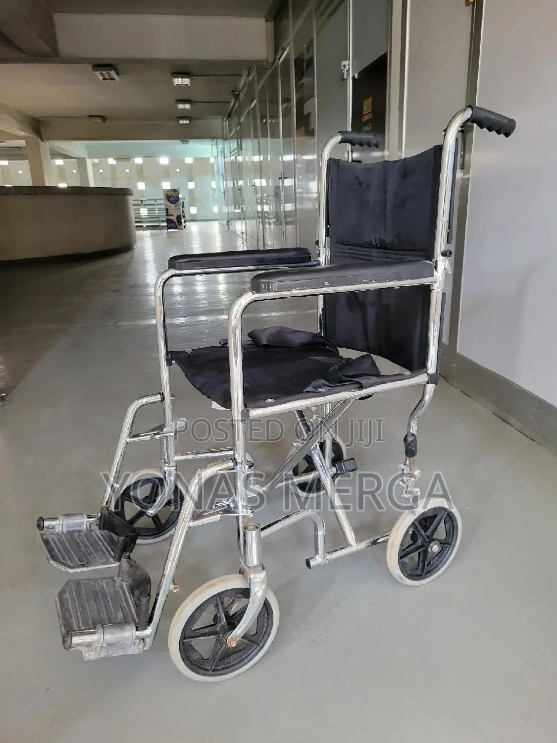 Folding Wheelchair邲焱seat Width : 43cmsframe : Steel