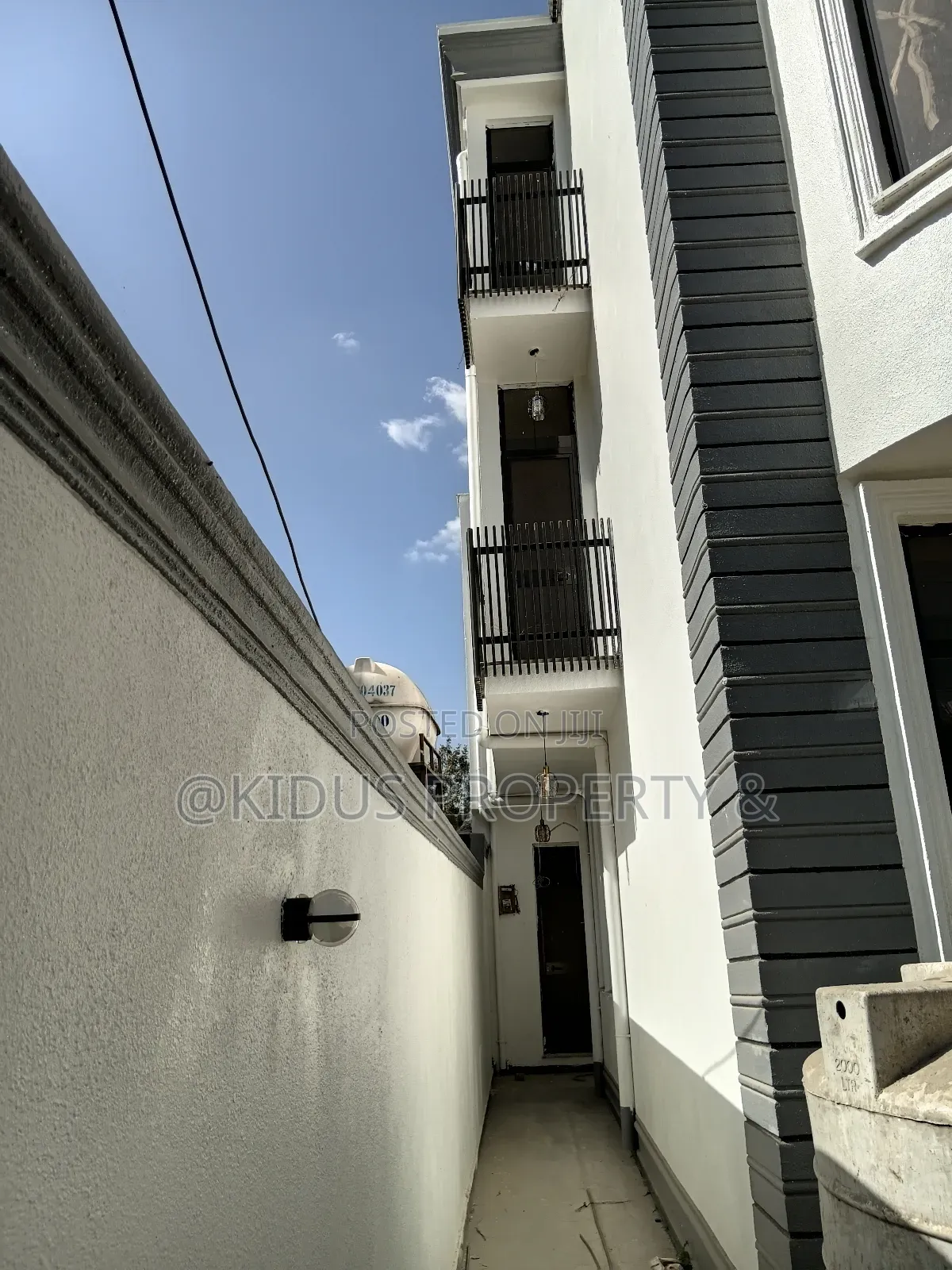 7bdrm Townhouse / Terrace in Nasswe Real State, Nifas Silk-Lafto