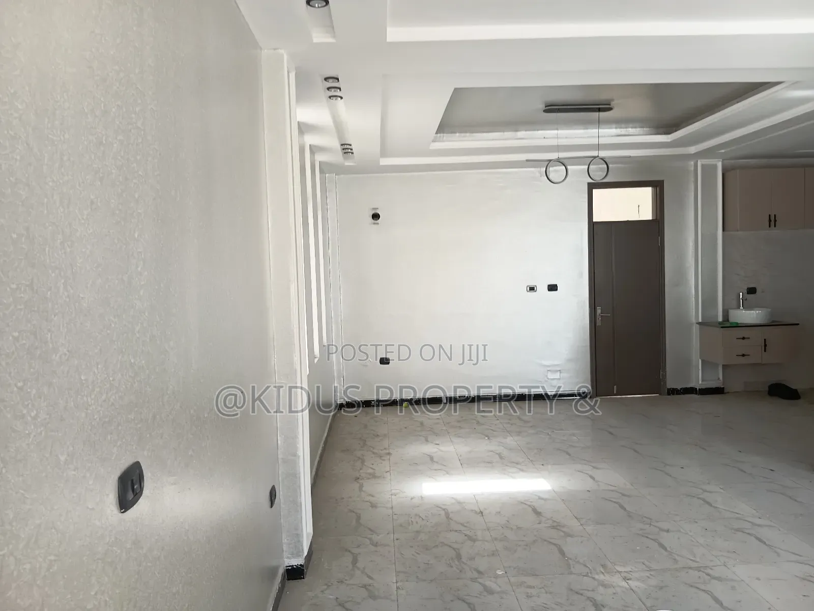 7bdrm Townhouse / Terrace in Nasswe Real State, Nifas Silk-Lafto