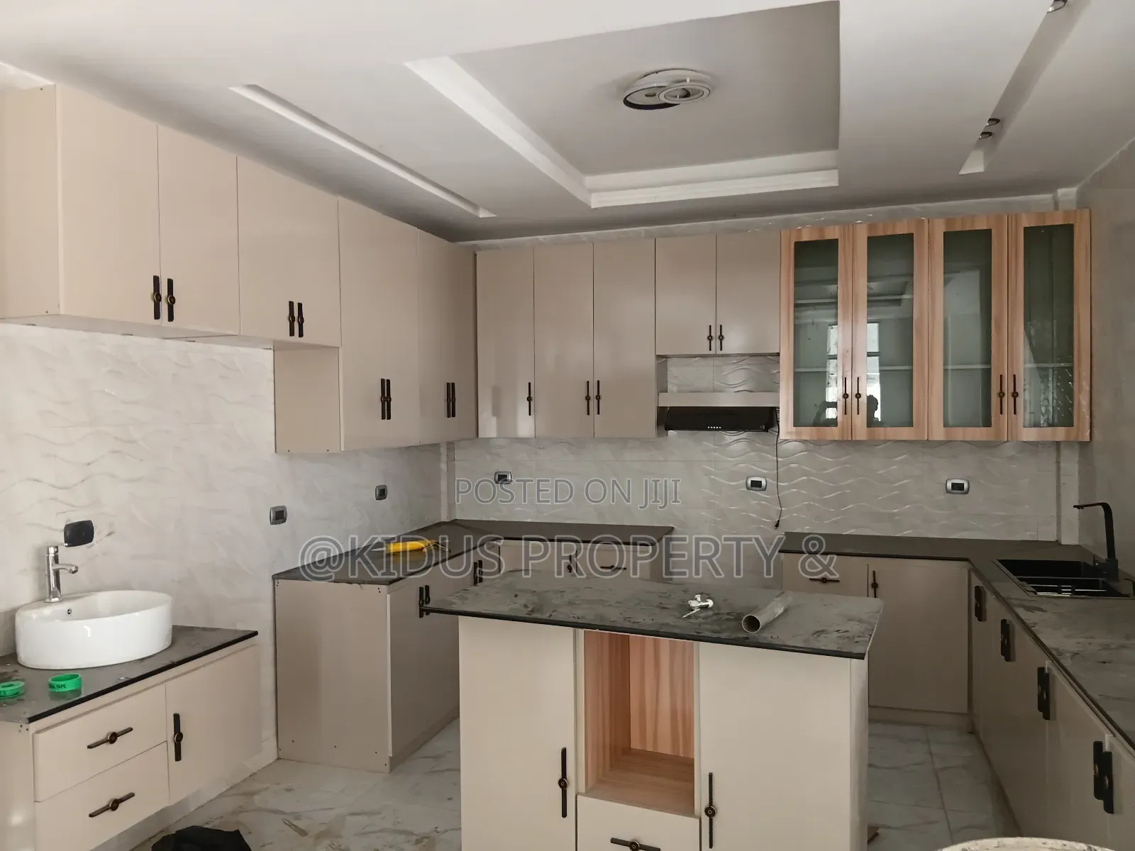 7bdrm Townhouse / Terrace in Nasswe Real State, Nifas Silk-Lafto