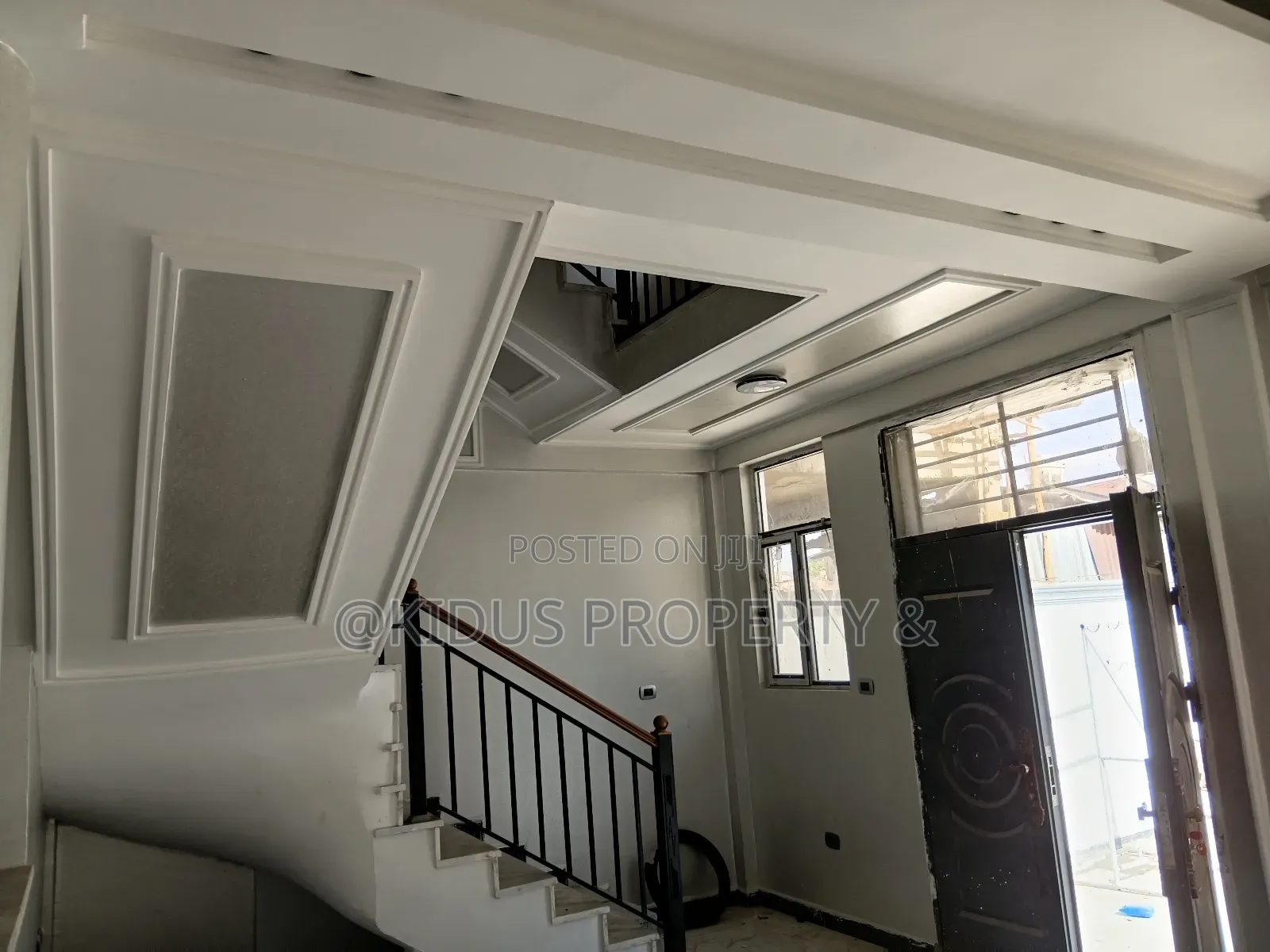 7bdrm Townhouse / Terrace in Nasswe Real State, Nifas Silk-Lafto