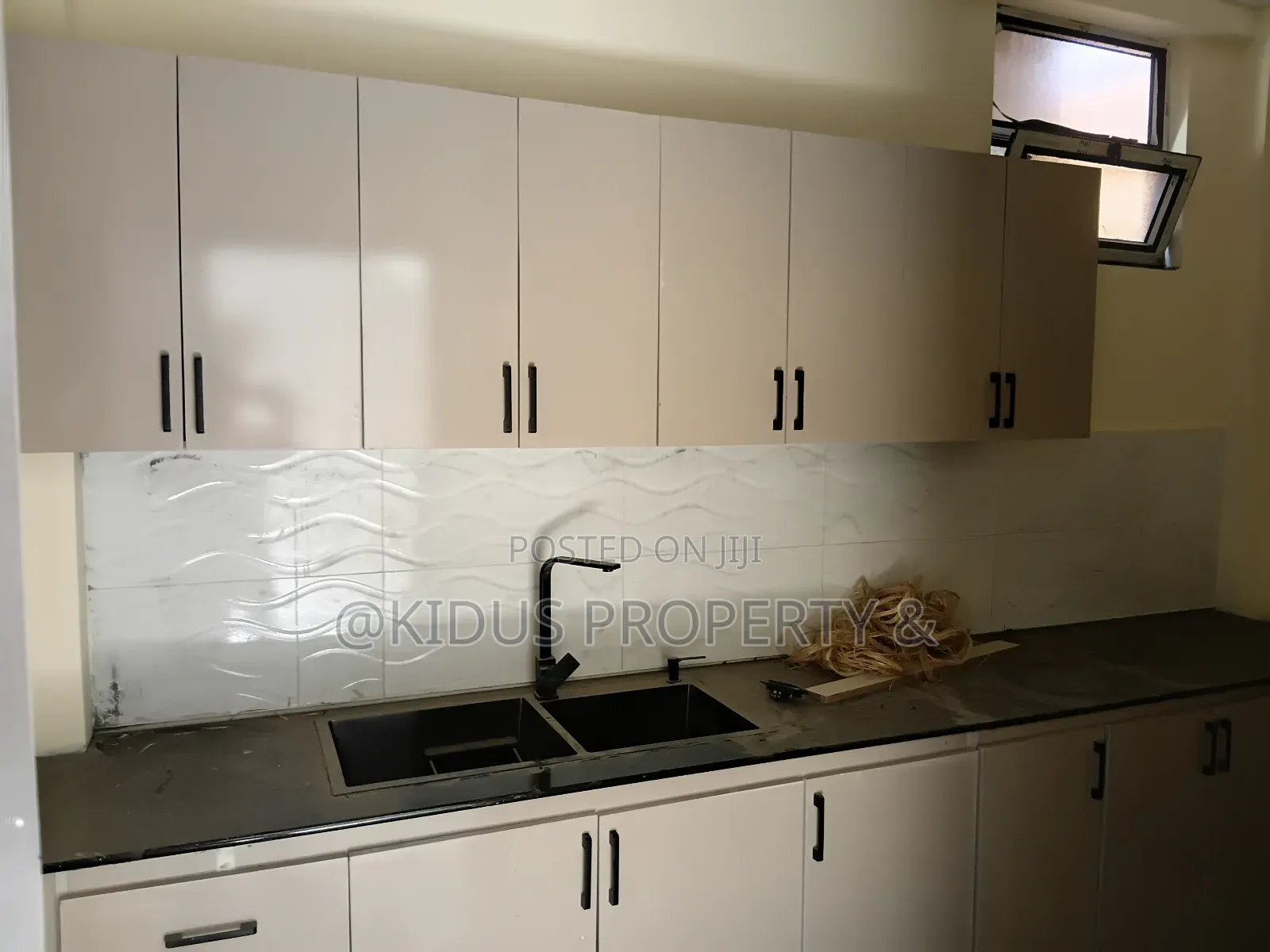 7bdrm Townhouse / Terrace in Nasswe Real State, Nifas Silk-Lafto