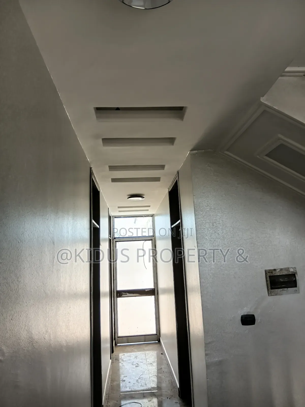 7bdrm Townhouse / Terrace in Nasswe Real State, Nifas Silk-Lafto