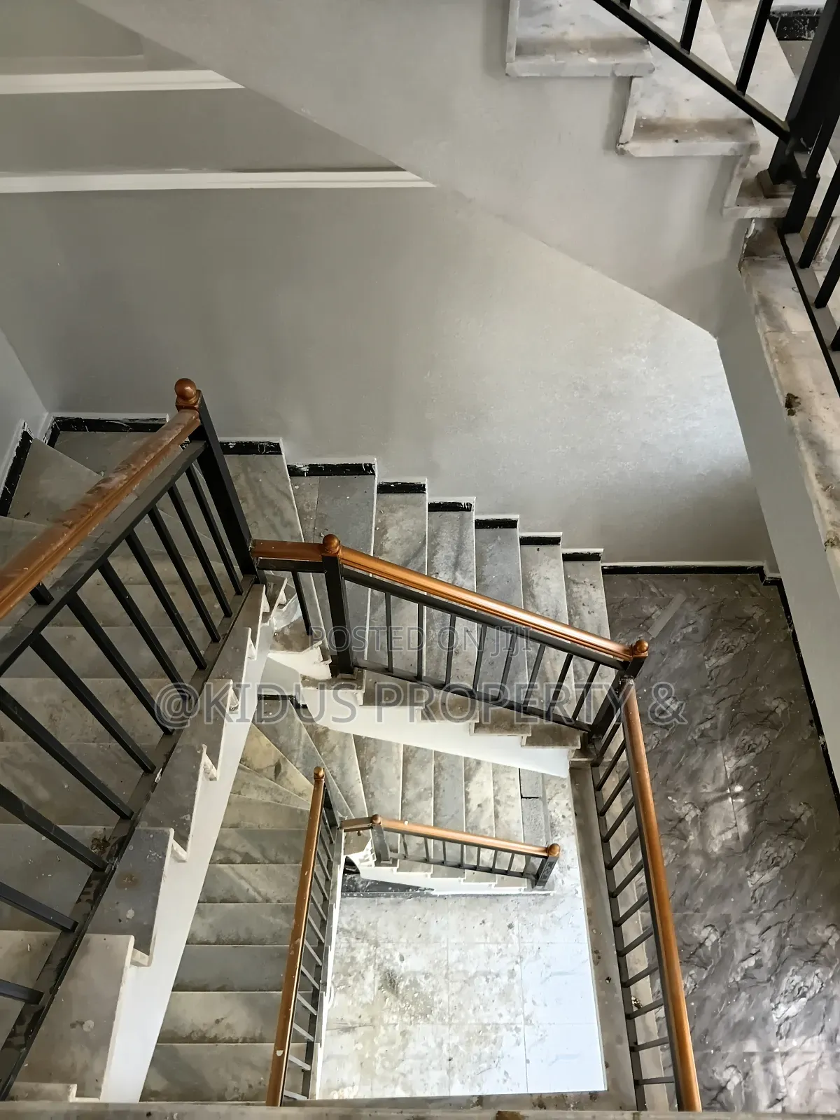 7bdrm Townhouse / Terrace in Nasswe Real State, Nifas Silk-Lafto