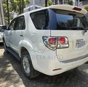 Toyota Fortuner 2013