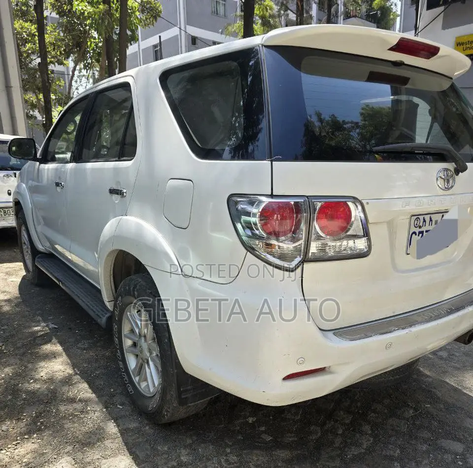 Toyota Fortuner 2013