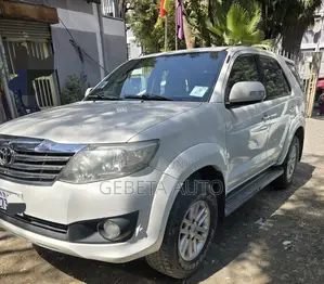 Toyota Fortuner 2013