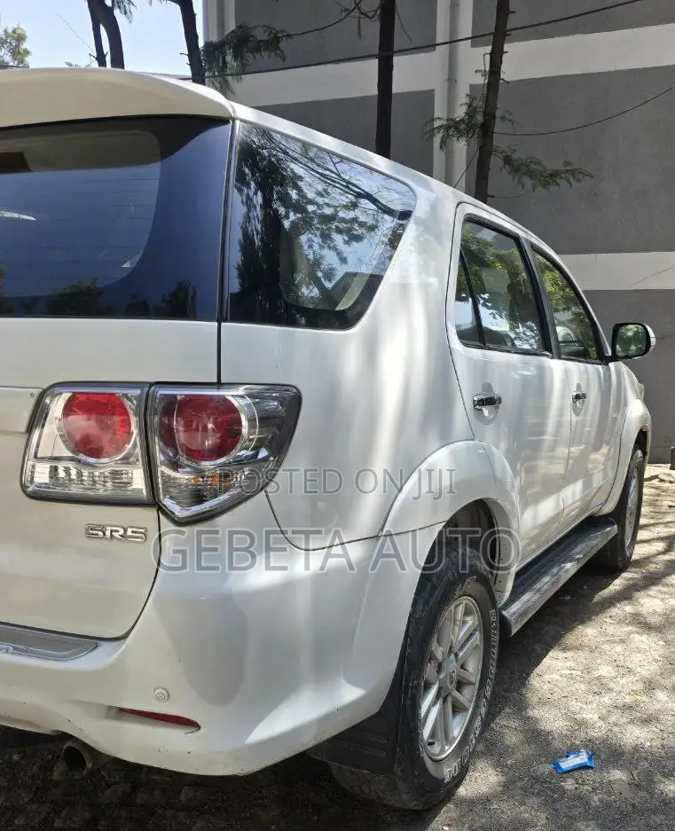 Toyota Fortuner 2013
