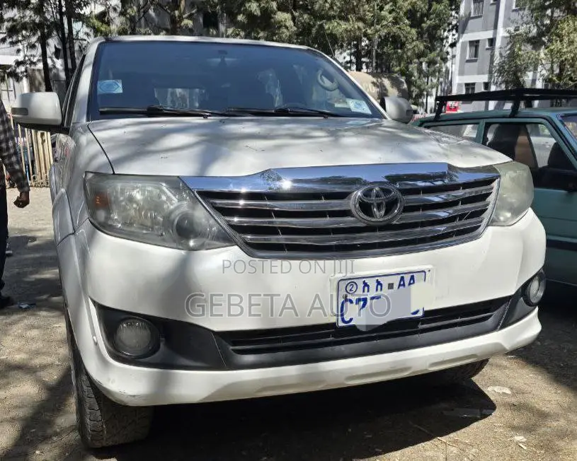 Toyota Fortuner 2013