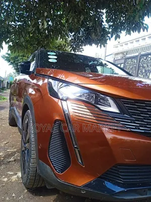 Peugeot 5008 2021 Brown