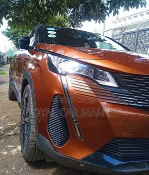 Peugeot 5008 2021 Brown