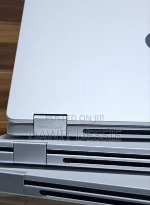 New Laptop HP OmniBook 5 Flip 8GB Intel Core 5 SSD 512GB