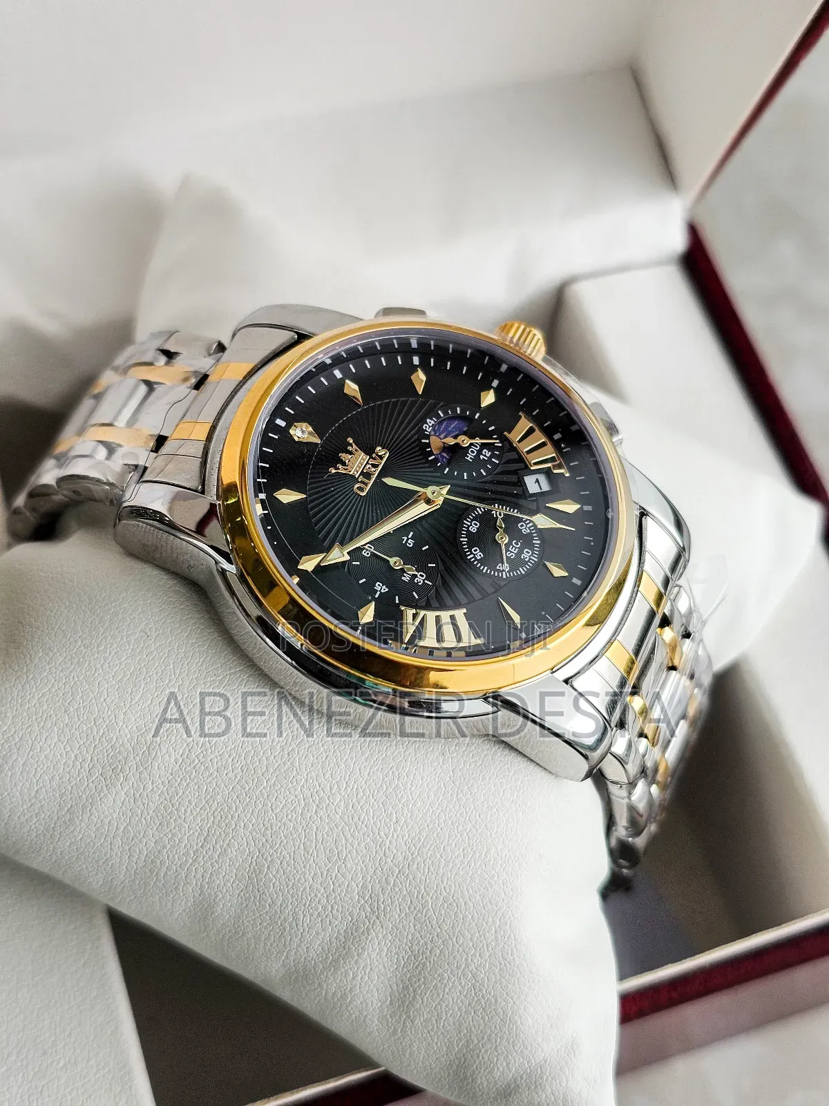 Olevs Men's Quartz Chronograph Watch With a Black Dial and a Gold