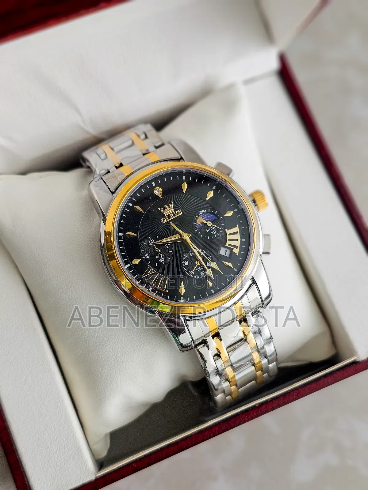 Olevs Men's Quartz Chronograph Watch With a Black Dial and a Gold