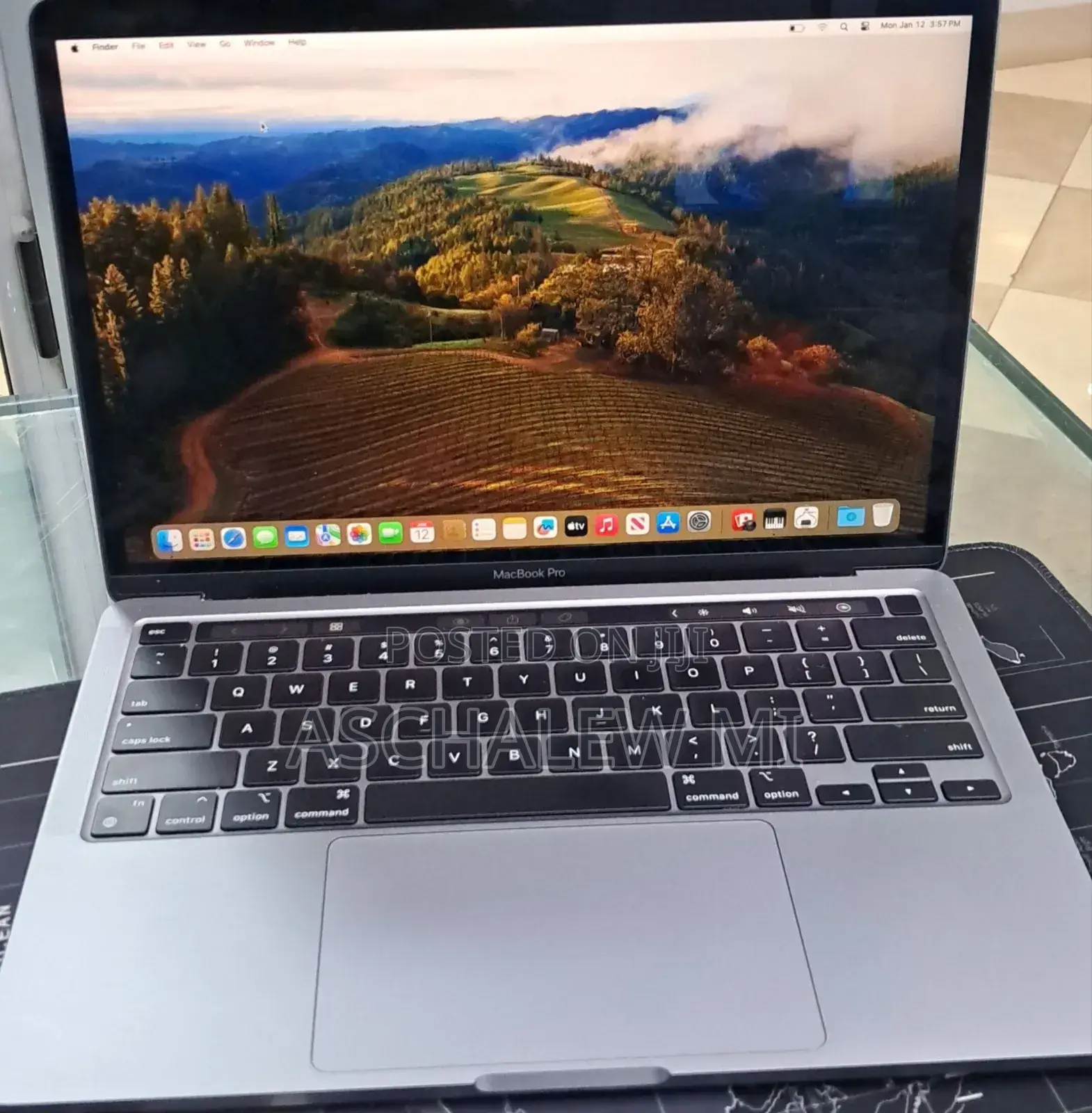 New Laptop Apple MacBook Pro 2022 M2 8GB Apple M2 SSD 256GB