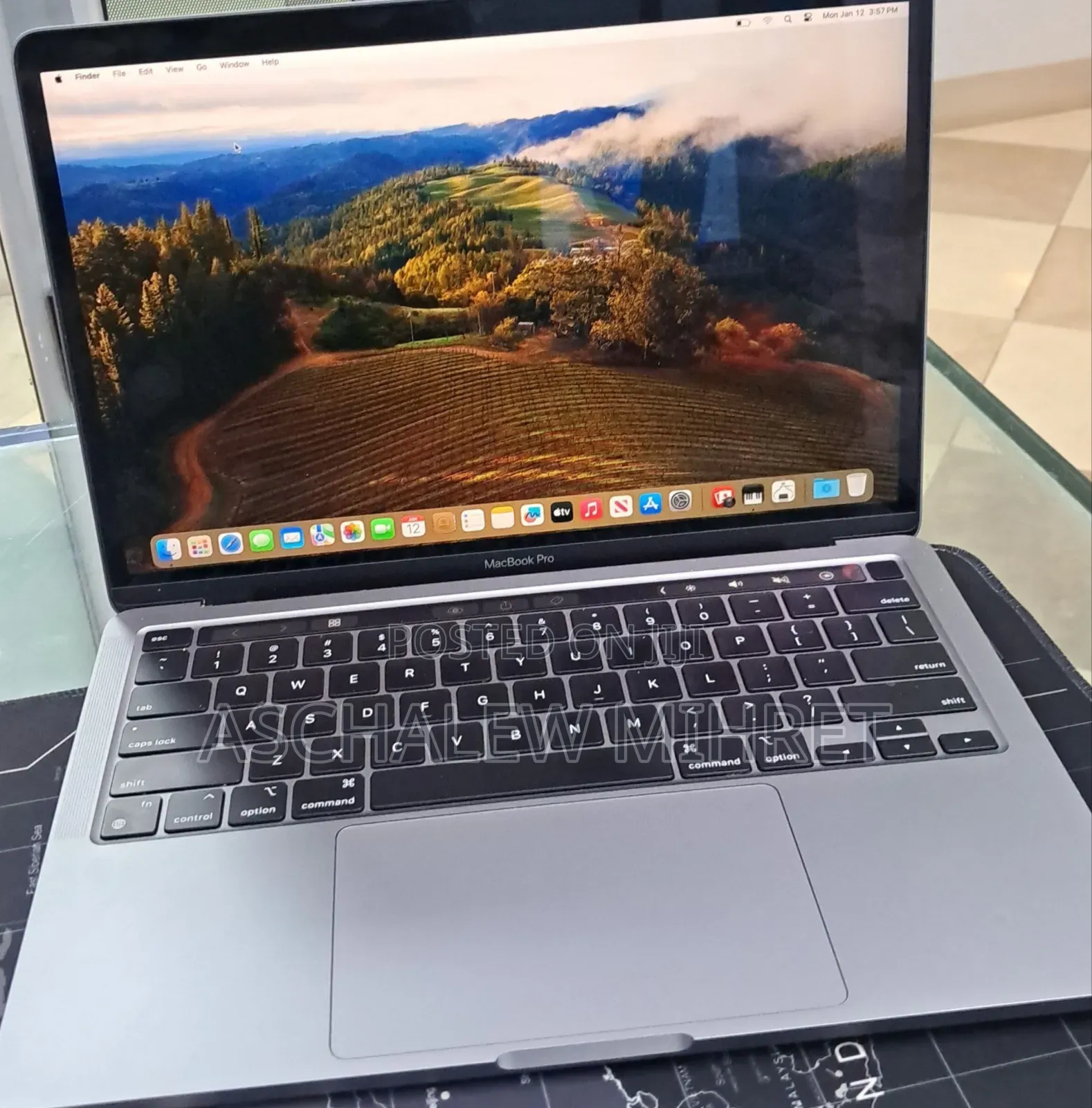 New Laptop Apple MacBook Pro 2022 M2 8GB Apple M2 SSD 256GB