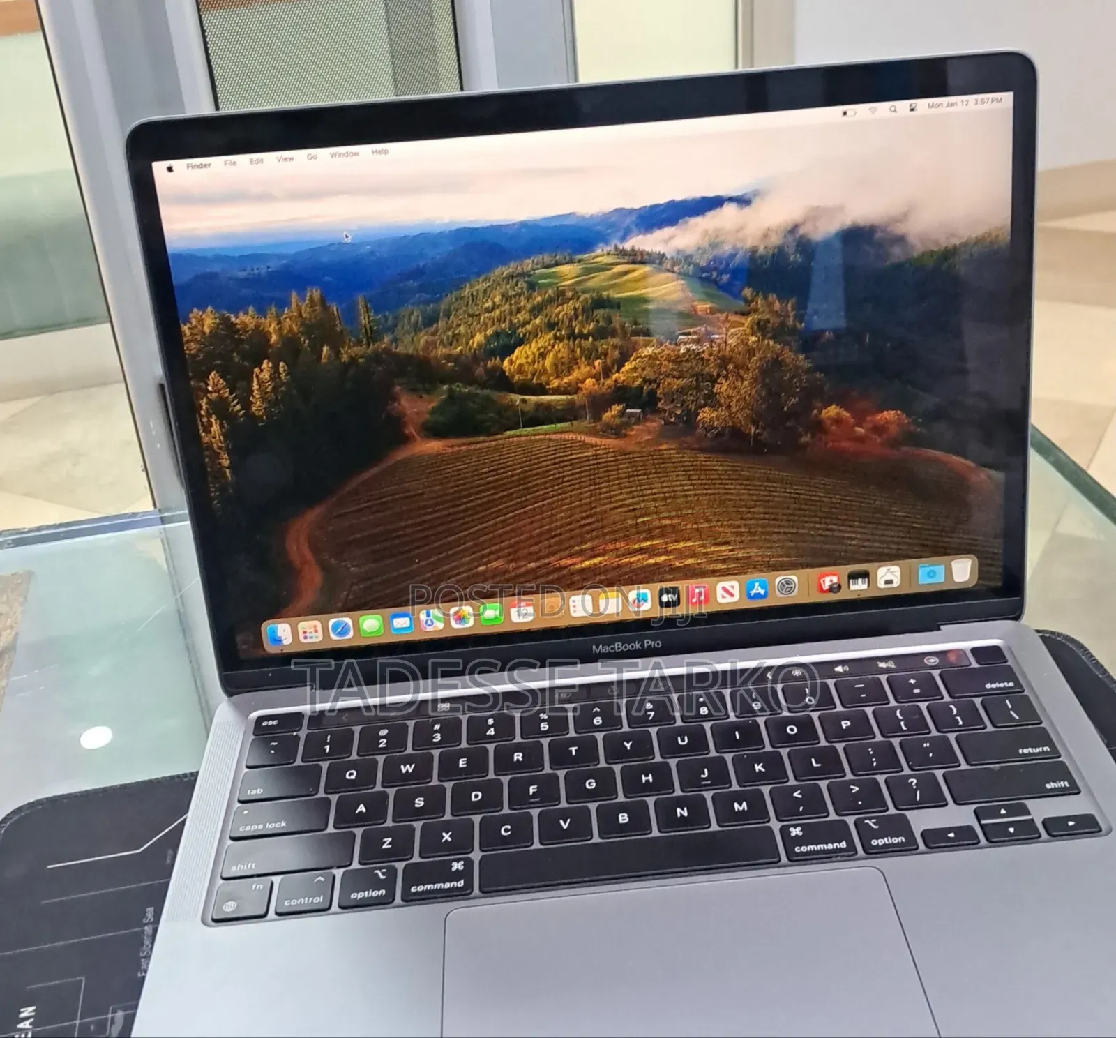 New Laptop Apple MacBook Pro 2022 M2 8GB Apple M2 SSD 256GB