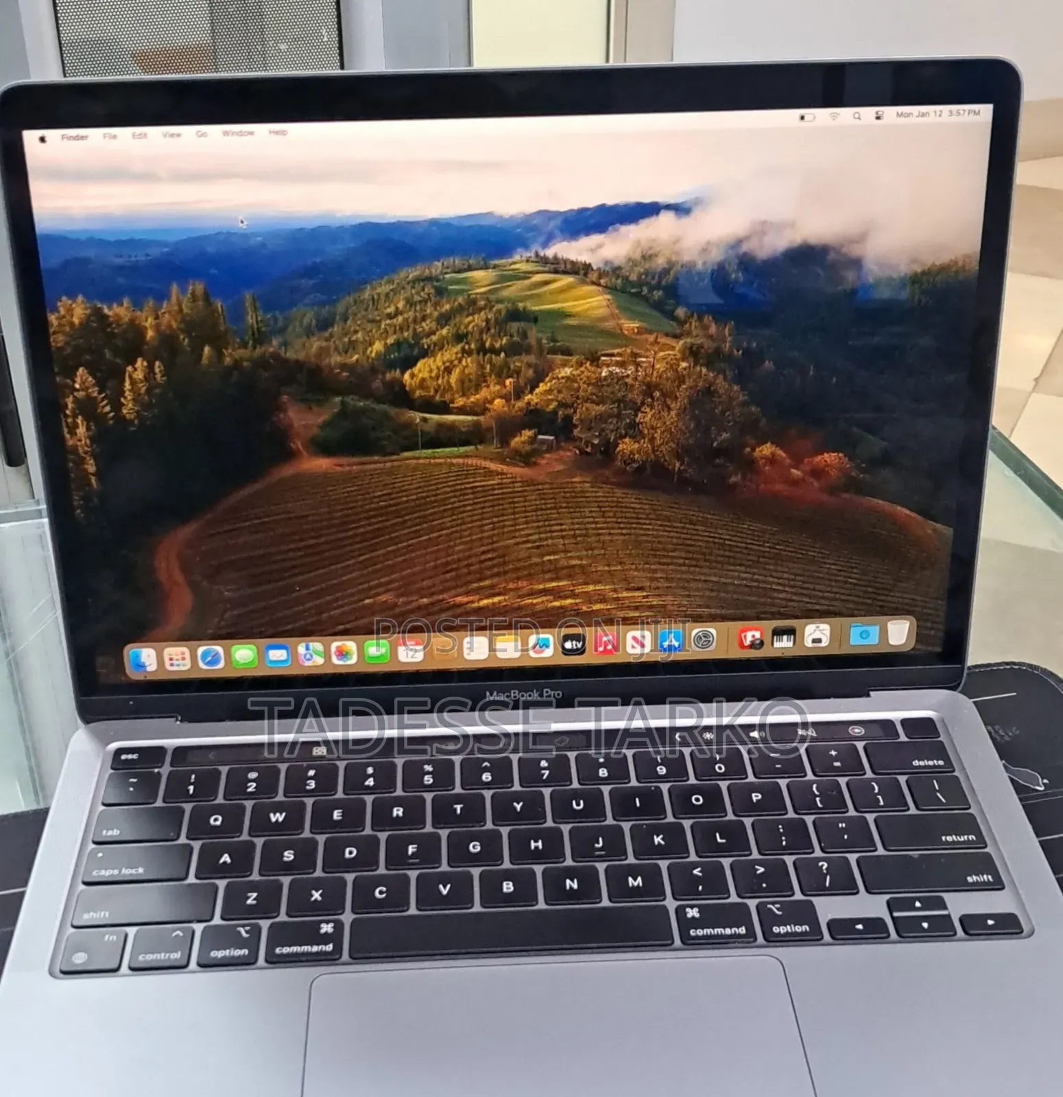 New Laptop Apple MacBook Pro 2022 M2 8GB Apple M2 SSD 256GB